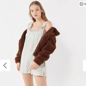 Urban Outfitters Floral Shortall Overalls Women's Cottagecore Girlhood, size M